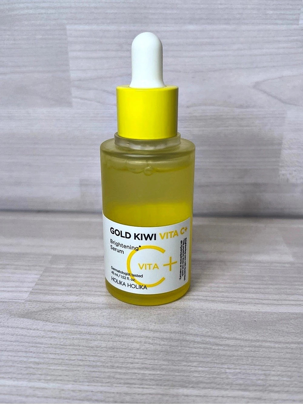 Holika Gold Kiwi Vita C+ Brightening Serum Brightening Serum Yellow